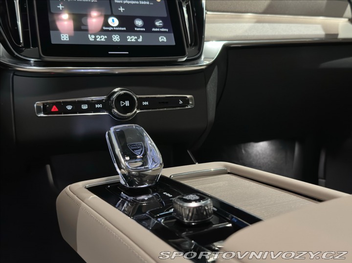 Volvo Ostatní modely XC90 2,0 T8  Plus Dark 2026