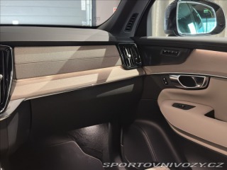 Volvo Ostatní modely XC90 2,0 T8  Plus Dark 2026