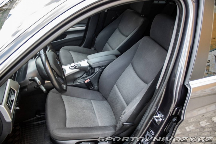 BMW 3 325i MT/6 / AJ NA SPLÁTK 2006