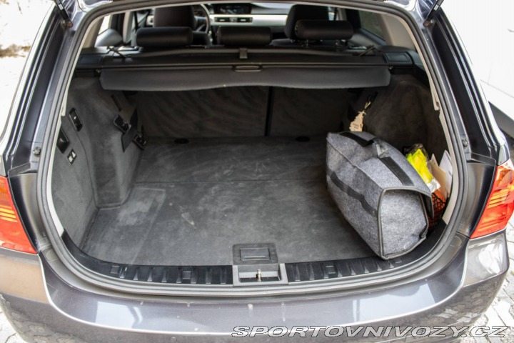 BMW 3 325i MT/6 / AJ NA SPLÁTK 2006
