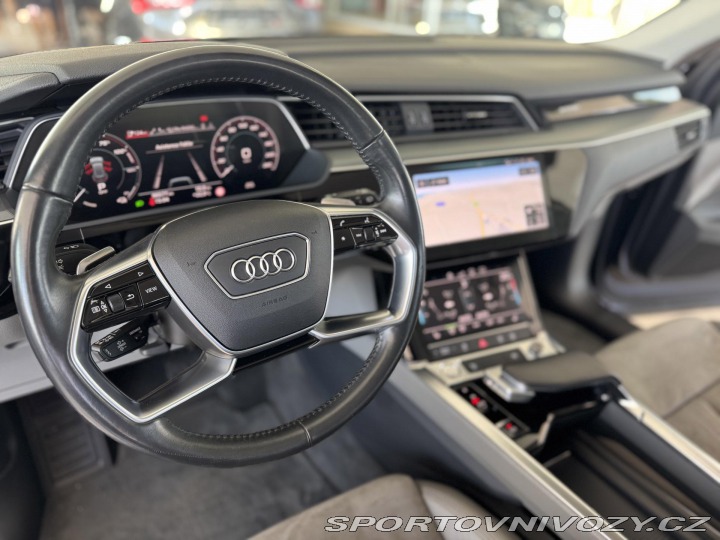Audi Ostatní modely e-tron 55 Quattro*300kW*REZERVAC 2021