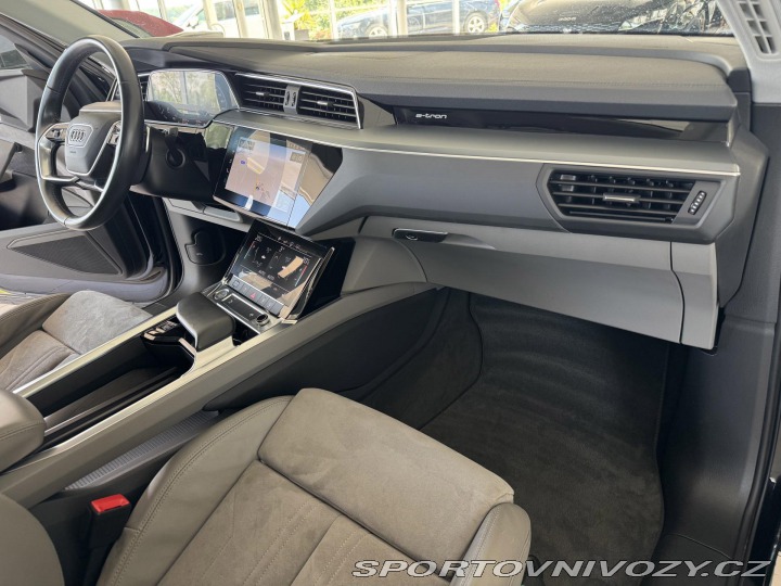 Audi Ostatní modely e-tron 55 Quattro*300kW*REZERVAC 2021