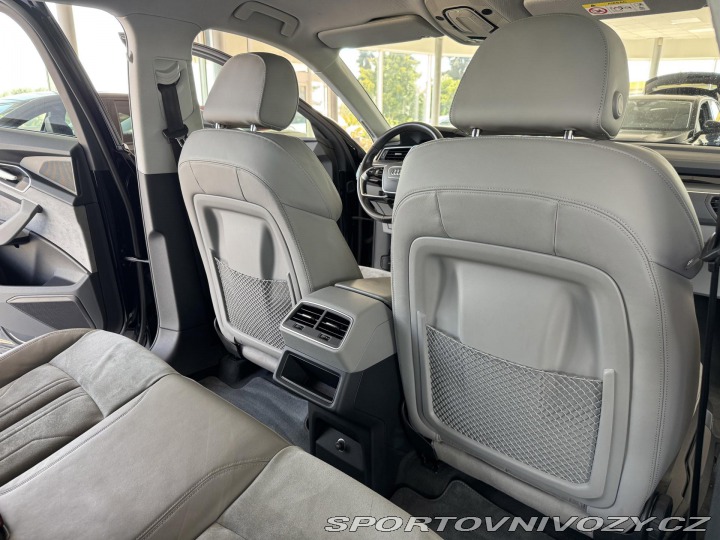 Audi Ostatní modely e-tron 55 Quattro*300kW*REZERVAC 2021