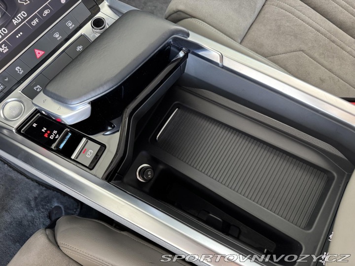Audi Ostatní modely e-tron 55 Quattro*300kW*REZERVAC 2021