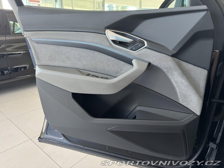 Audi Ostatní modely e-tron 55 Quattro*300kW*REZERVAC 2021
