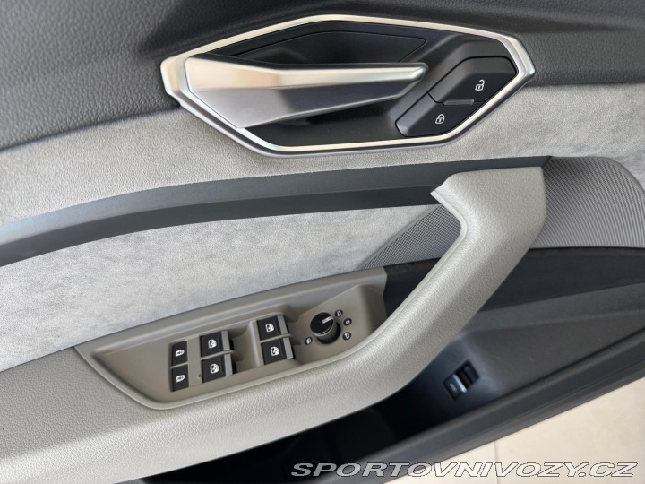 Audi Ostatní modely e-tron 55 Quattro*300kW*REZERVAC 2021