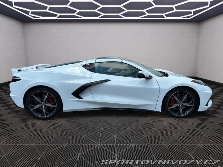 Chevrolet Corvette C8 Stingray 6.2 V8 354kW 2022