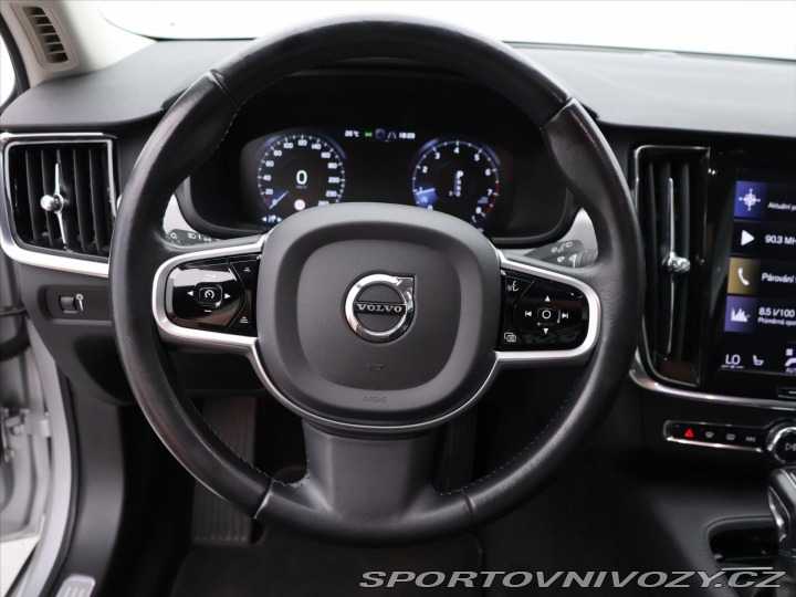 Volvo V90 2,0 T5 184kW Momentum CZ 2019