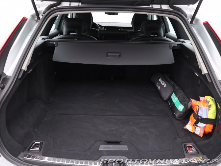 Volvo V90 2,0 T5 184kW Momentum CZ 2019