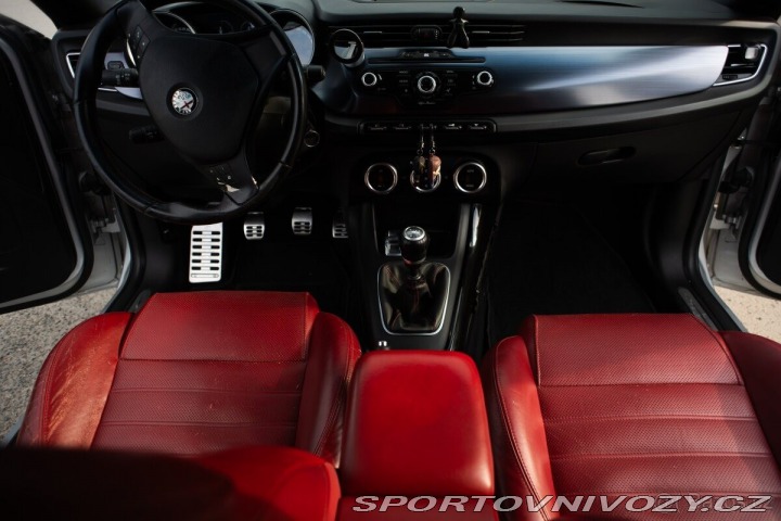 Alfa Romeo Giulietta 1,7   TBI QUADRIFOGLIO VE 2011