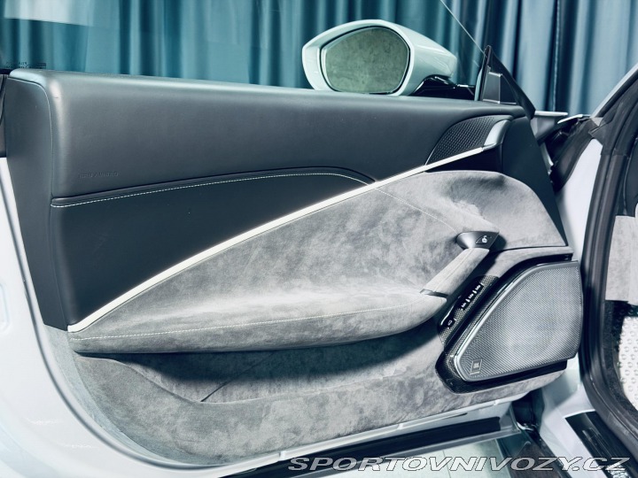 Ferrari Roma FULL CARBON MAX VÝB ZÁRUK 2021