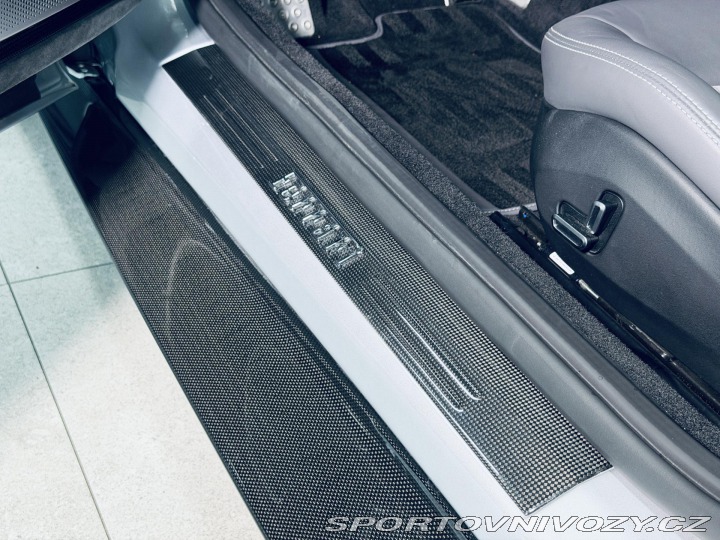 Ferrari Roma FULL CARBON MAX VÝB ZÁRUK 2021