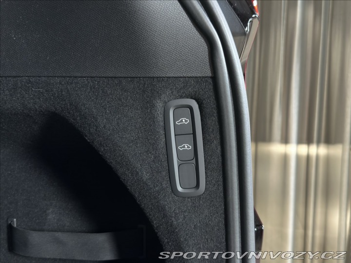 Volvo Ostatní modely XC90 2,0 T8  Ultra Dark 2026