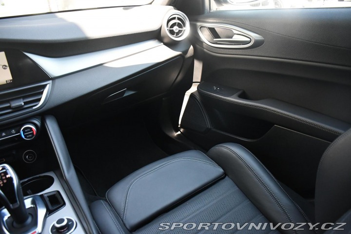 Alfa Romeo Giulia 2,0 VELOCE 16V 206kW AT8- 2024