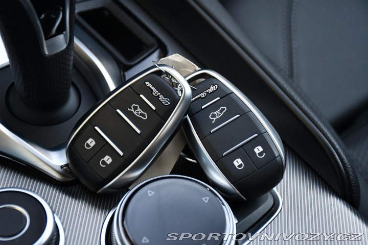 Alfa Romeo Giulia 2,0 VELOCE 16V 206kW AT8- 2024