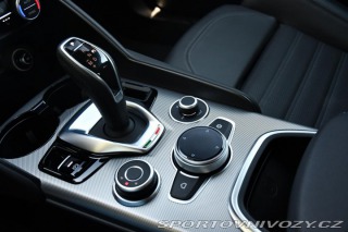 Alfa Romeo Giulia 2,0 VELOCE 16V 206kW AT8- 2024