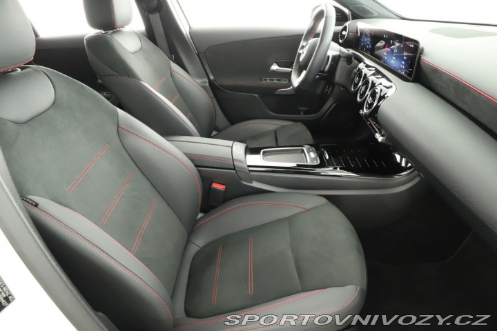 Mercedes-Benz A AMG Line A 200 2025