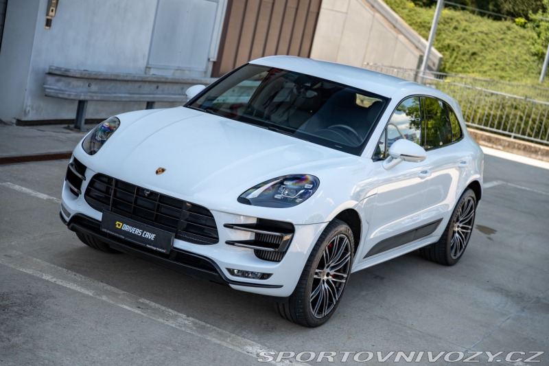 Porsche Macan Turbo Performance & Black