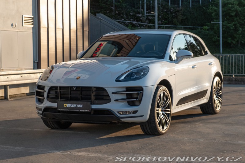 Porsche Macan Turbo Performance & Black
