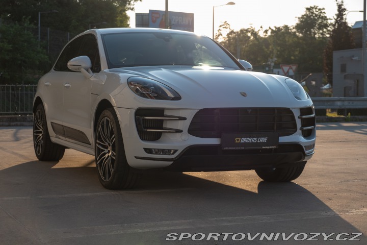 Porsche Macan Turbo Performance & Black 2021