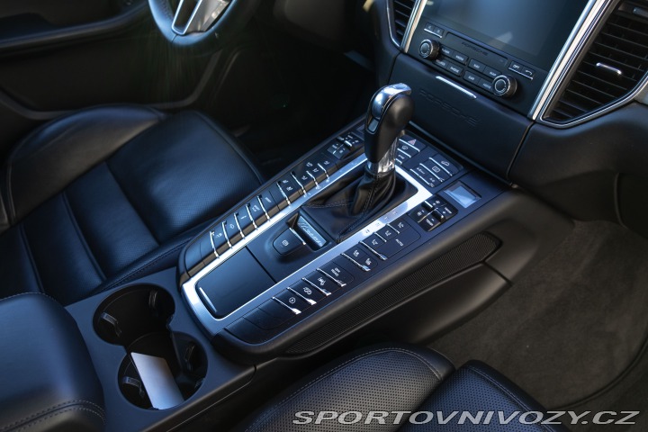 Porsche Macan Turbo Performance & Black 2021