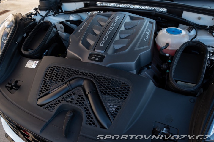 Porsche Macan Turbo Performance & Black 2021