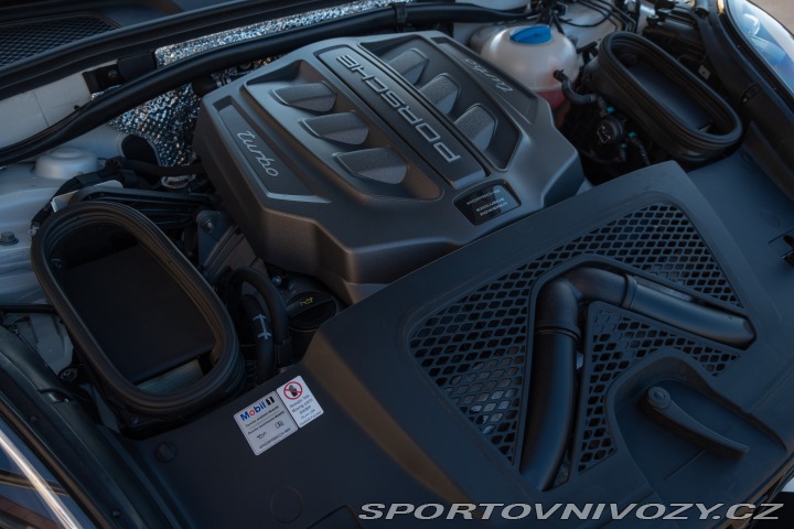 Porsche Macan Turbo Performance & Black 2021