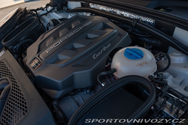 Porsche Macan Turbo Performance & Black 2021
