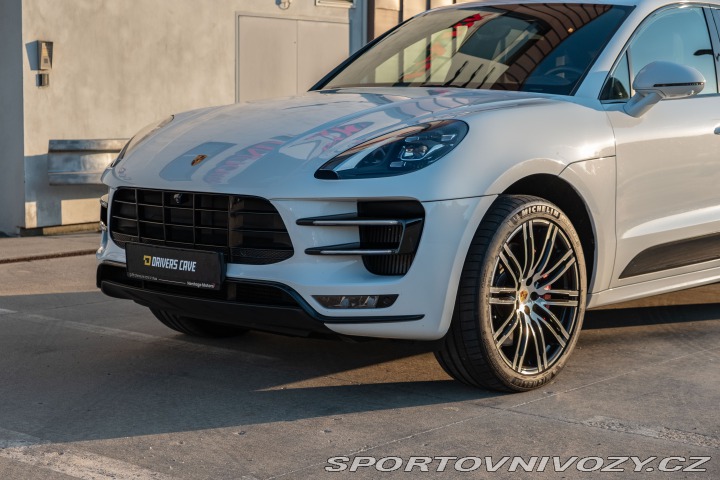 Porsche Macan Turbo Performance & Black 2021