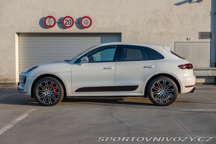 Porsche Macan Turbo Performance & Black 2021