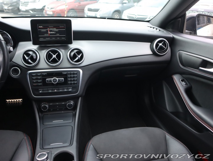Mercedes-Benz CLA AMG Paket 180 2013