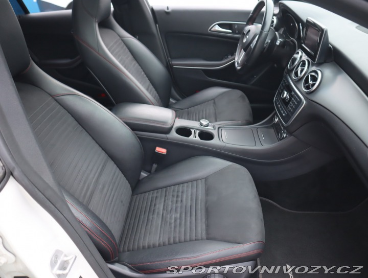 Mercedes-Benz CLA AMG Paket 180 2013