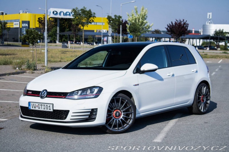 Volkswagen Golf 2.0 TSI GTI Perfomance,