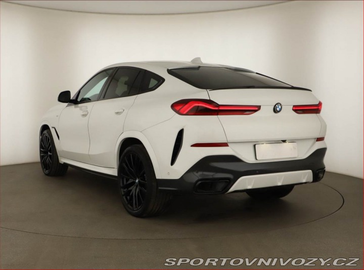 BMW X6 xDrive40i, ACC, Výhřev, K 2022