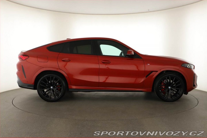 BMW X6 xDrive40i, M Paket, vzduc 2024