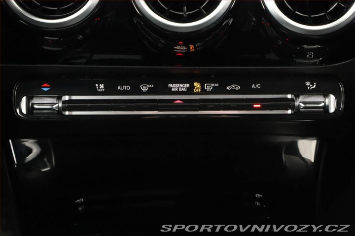 Mercedes-Benz A A 200, AMG Line, Navigace 2025