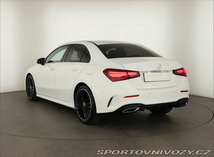 Mercedes-Benz A A 200, AMG Line, Navigace 2025
