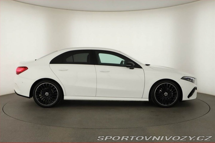 Mercedes-Benz A A 200, AMG Line, Navigace 2025