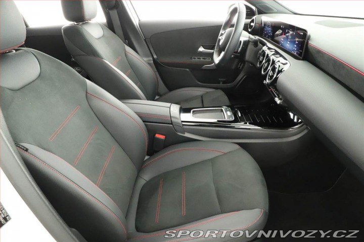 Mercedes-Benz A A 200, AMG Line, Navigace 2025