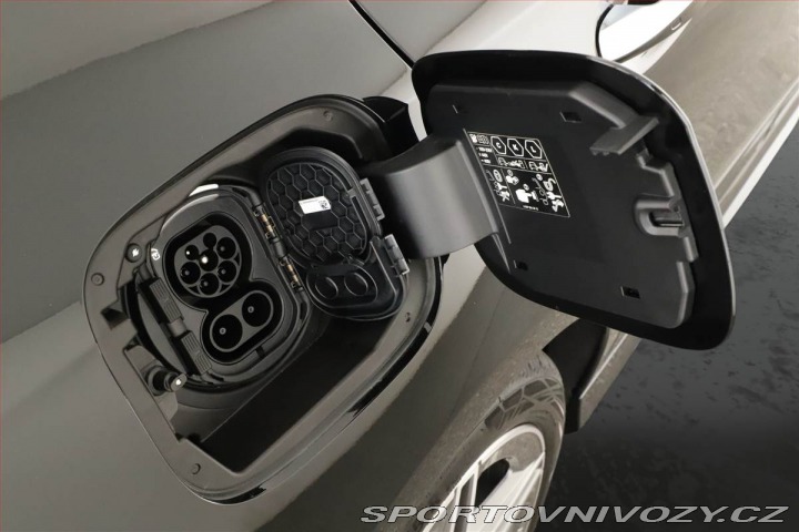 Mercedes-Benz A A 250 e, AMG Line, Naviga 2025