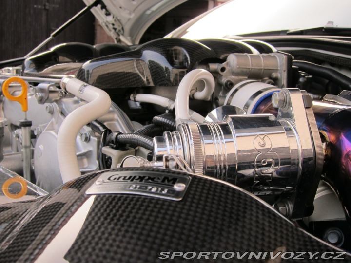 Nissan GT-R R35 BLACK ED. DPH 689PS 2012