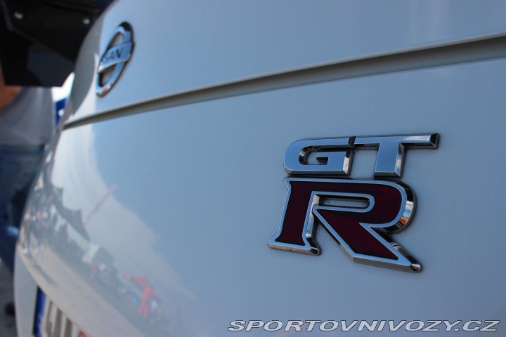 Nissan GT-R R35 BLACK ED. DPH 689PS 2012