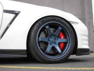 Nissan GT-R R35 BLACK ED. DPH 689PS 2012
