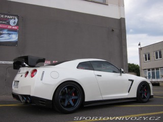 Nissan GT-R R35 BLACK ED. DPH 689PS 2012