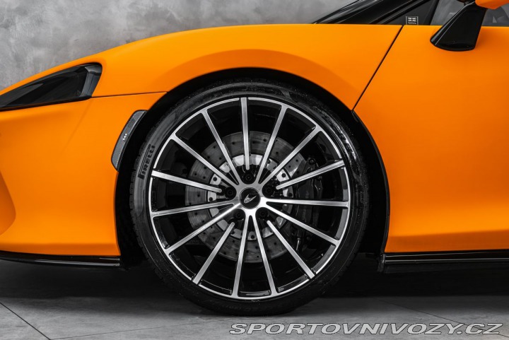 McLaren GT  2021