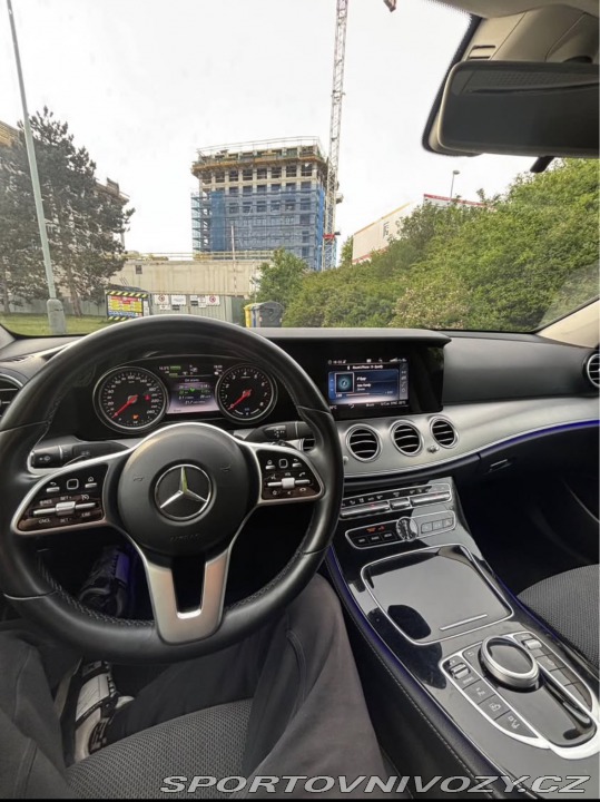 Mercedes-Benz E  2020