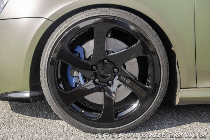 Volkswagen Golf R32 3.2 V6 DSG / AJ NA S 2008