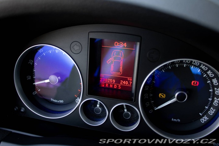 Volkswagen Golf R32 3.2 V6 DSG / AJ NA S 2008