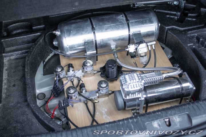 Volkswagen Golf R32 3.2 V6 DSG / AJ NA S 2008
