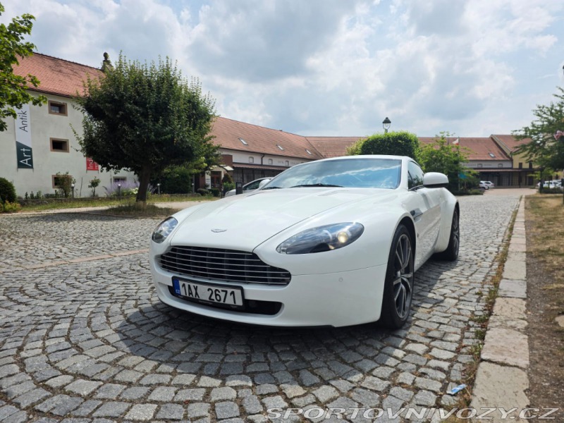 Aston Martin Vantage 